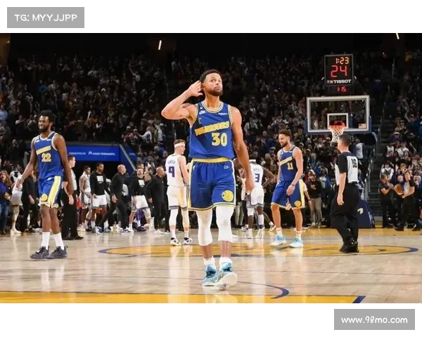 NBA赛季焦点战况解析：各大球队表现亮眼 关键球员赛场风采大揭秘