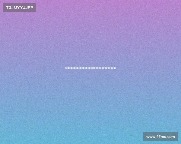 赫伊森在俱乐部门口停留十分钟热心签名 小球迷围绕争相合影留下难忘瞬间